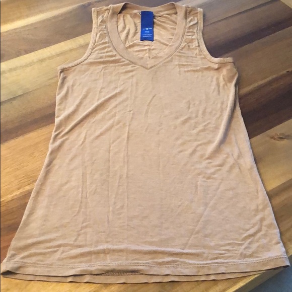 Kit and Ace kit tech taupe V-neck tank XS - Picture 2 of 4